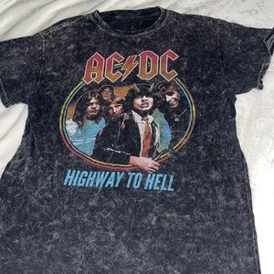 AcDc highway to hell graphict-shirt(I believe size medium)smallholes in thearms